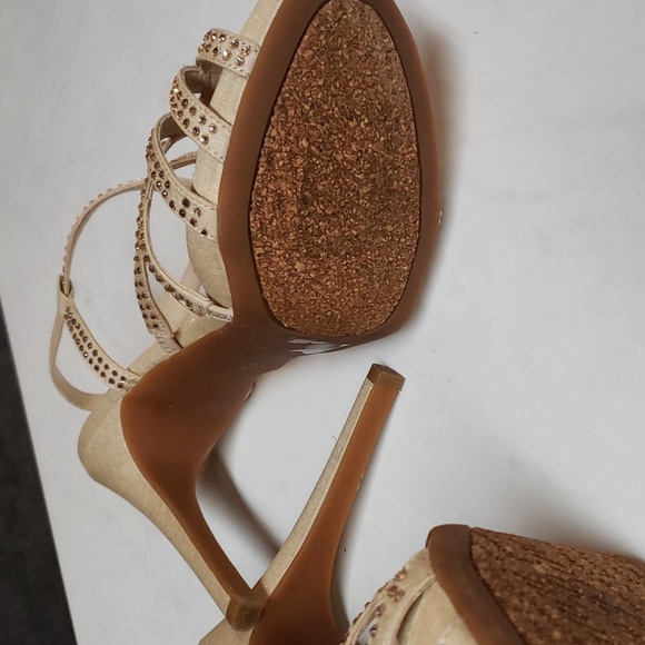Gianni Bini Gold Platform Heels - Picture 5 of 7